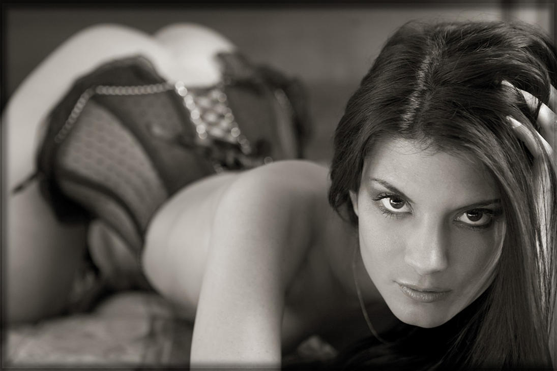 Amandine Model Naked By 16